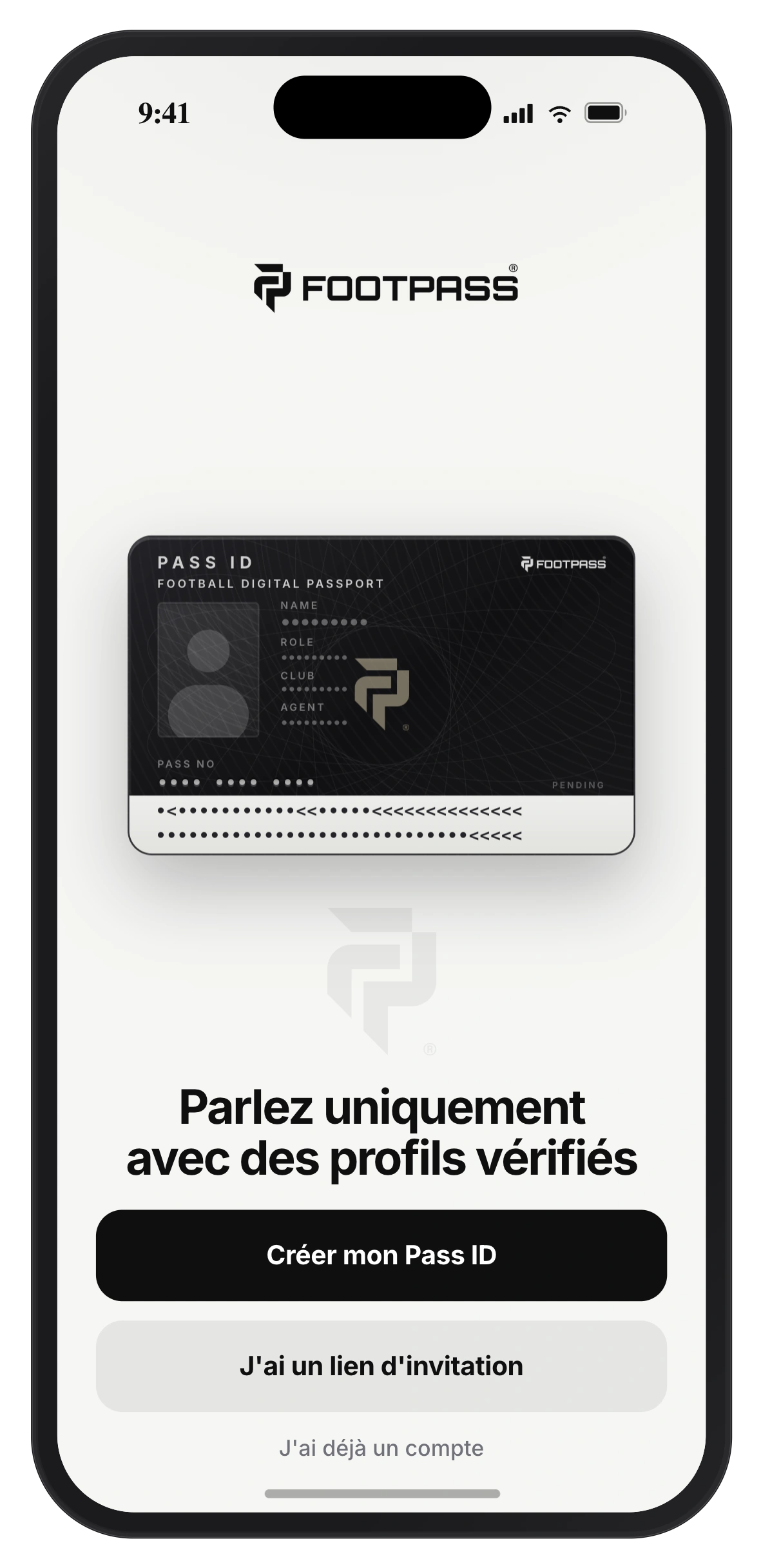 L'entrée dans FOOTPASS, la carte Pass ID, et le choix entre créer son Pass ID ou entrer avec une invitation