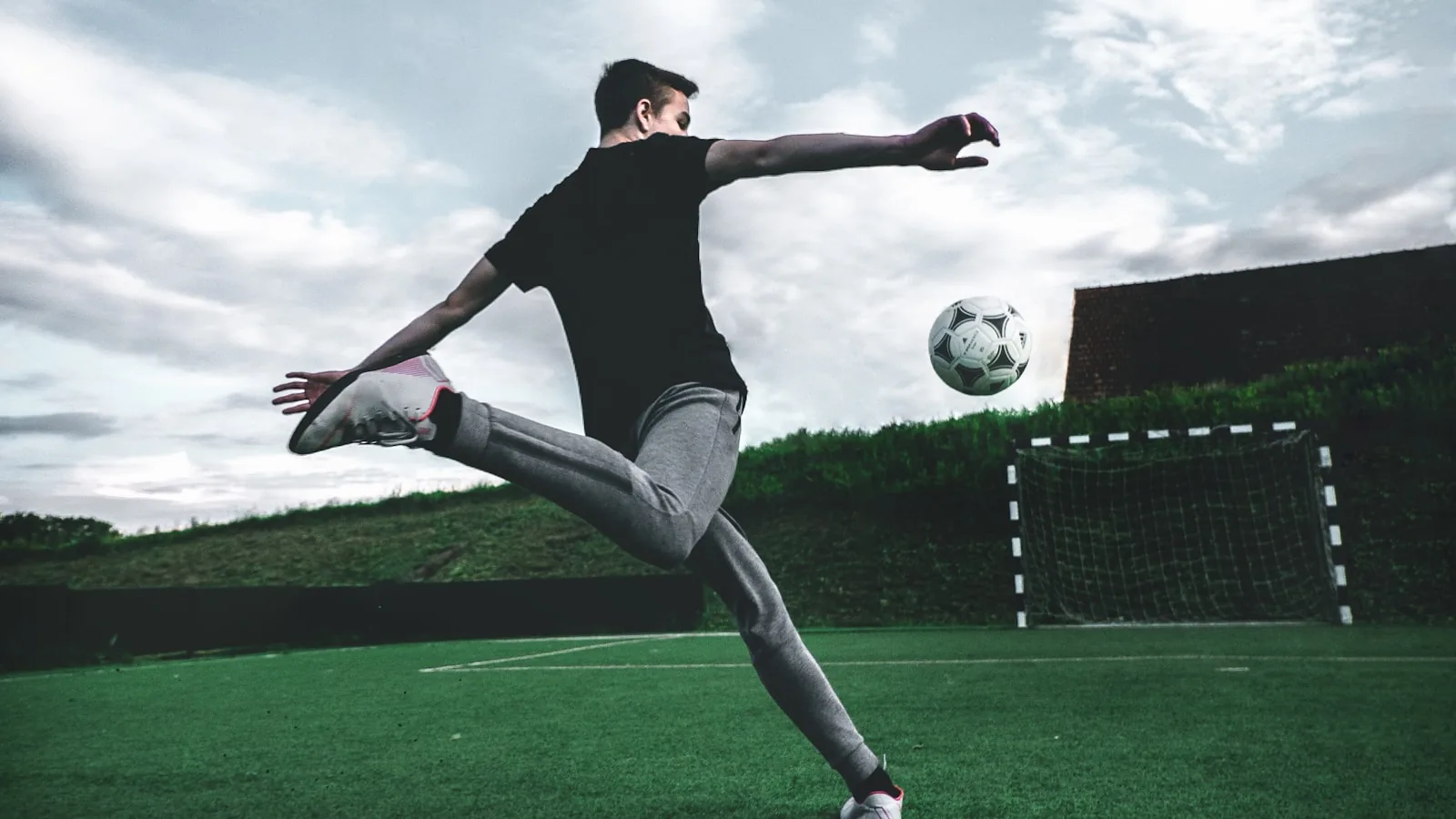 Comment FOOTPASS fonctionne : le guide pour les pros du football